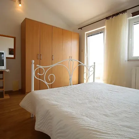 Apartment Ivona 6 *