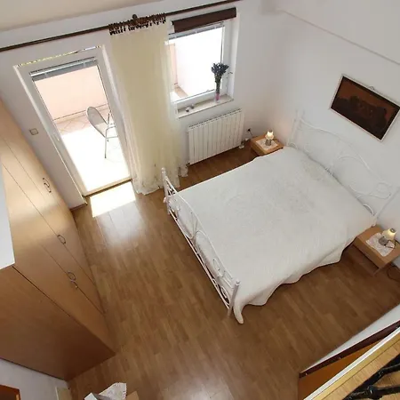 Ivona 6 Apartment *